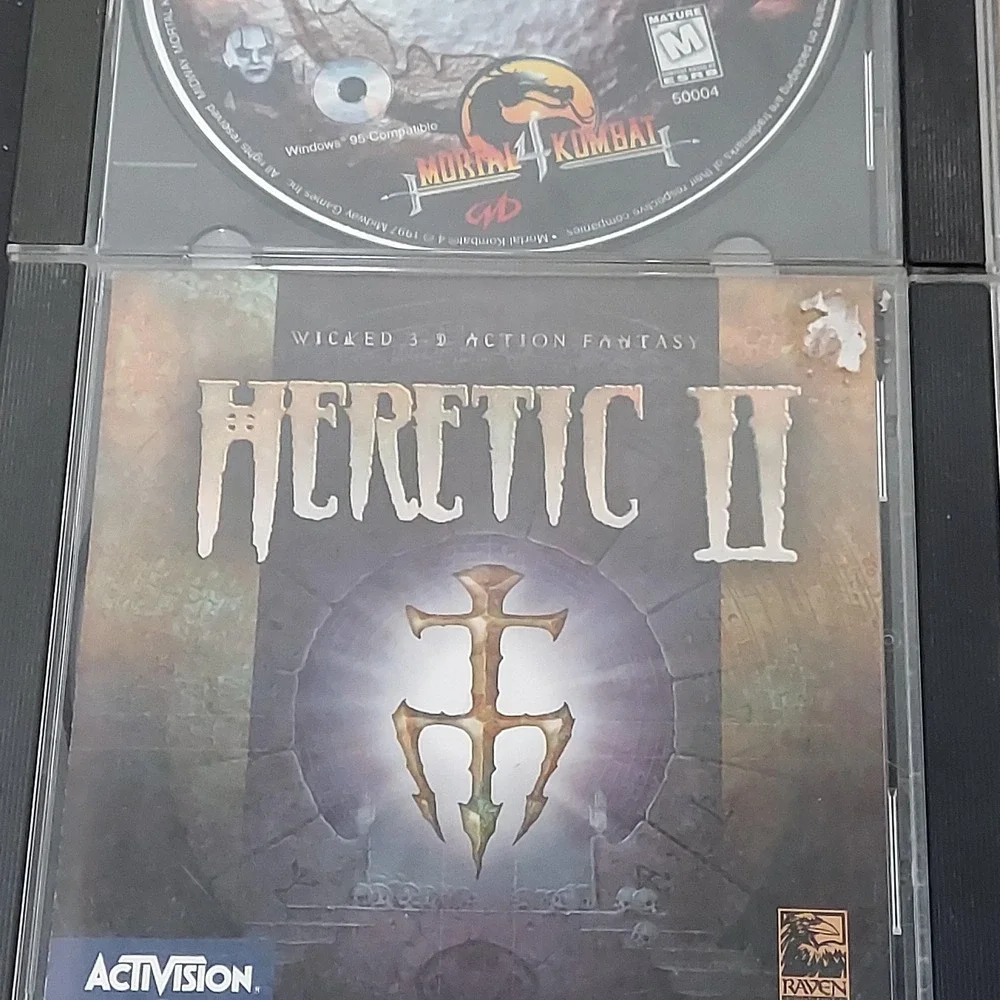 Vintage PC CD-ROM Game‎ Lot Mortal Kombat 4 Diablo Heretic II Tomb Raider LOTR
